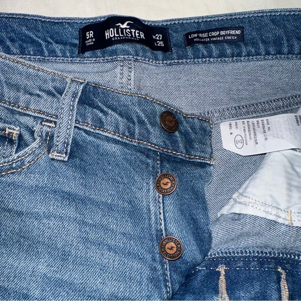 Hollister Low-Rise Crop Boyfriend “Hollister Vintage Stretch” Distressed Jeans - Picture 5 of 16